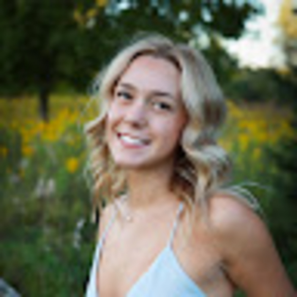 Meet your Posher, Elise